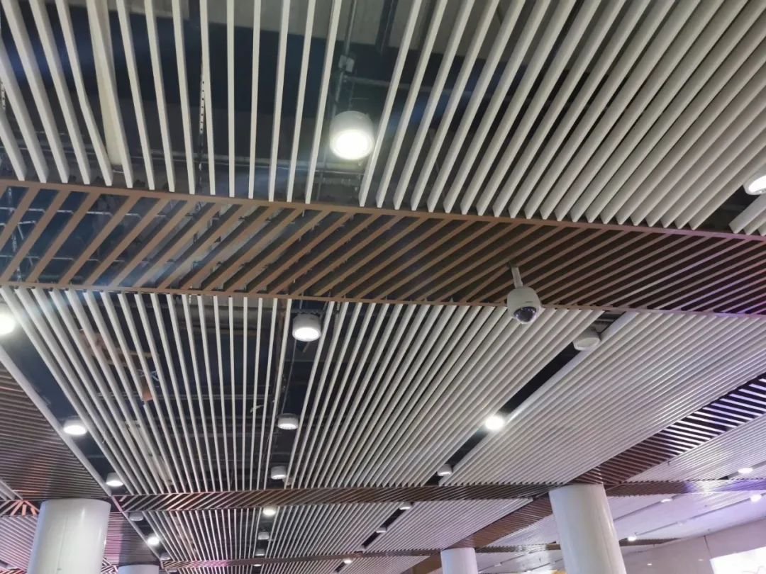 aluminum baffle ceilings,modern interiors,acoustic benefits